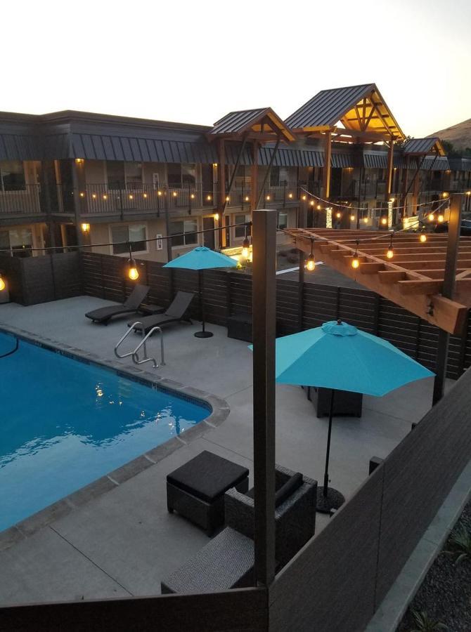 The Y Hotel 2*